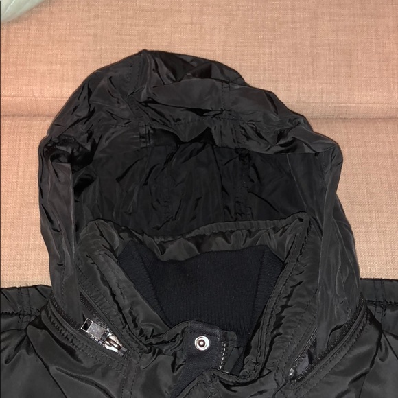 Forever 21 Men’s Puffer Vest - Picture 4 of 5